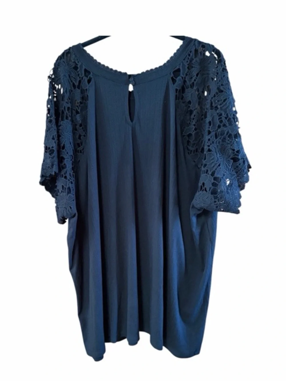 Torrid Textured Jersey Crewneck Crochet Raglan Top NWT - Picture 3 of 6